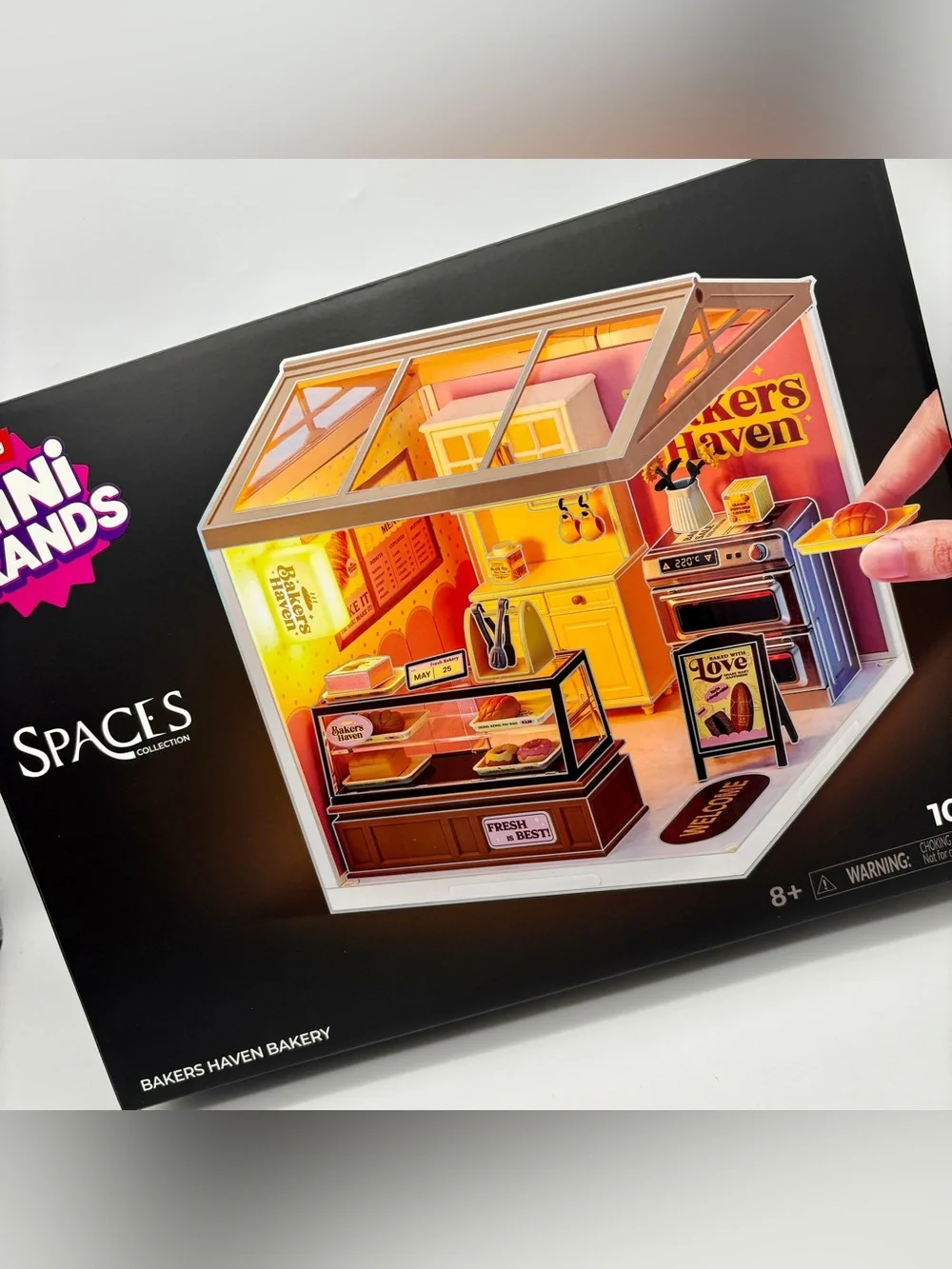 Mini Brands Spaces BAKERS HAVEN BAKERY LED Light Up Miniature Diorama Scene Zuru